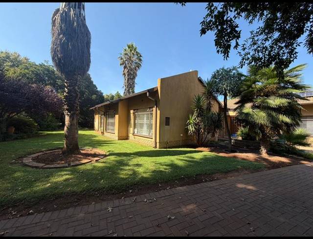4 BEDROOM HOUSE FOR SALE IN GOLF PARK